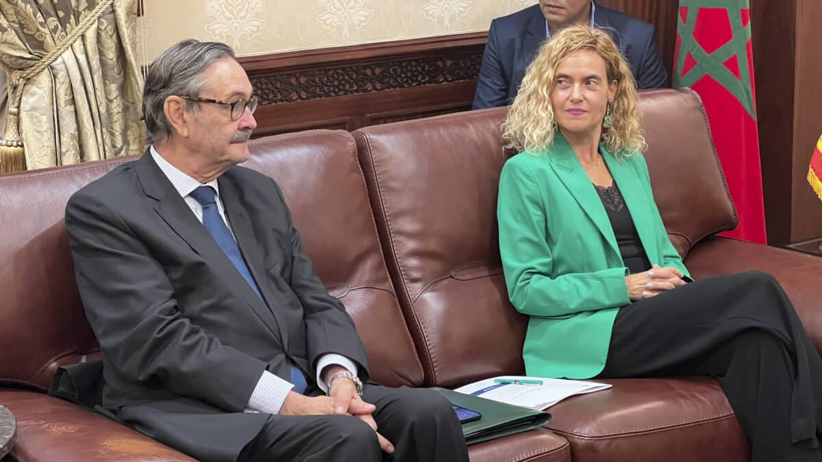 La presidenta del Congeso de Diputados, Meritxel Batet, acompañada por EL embajador de España en Rabat, Ricardo Díez-Hochleitner