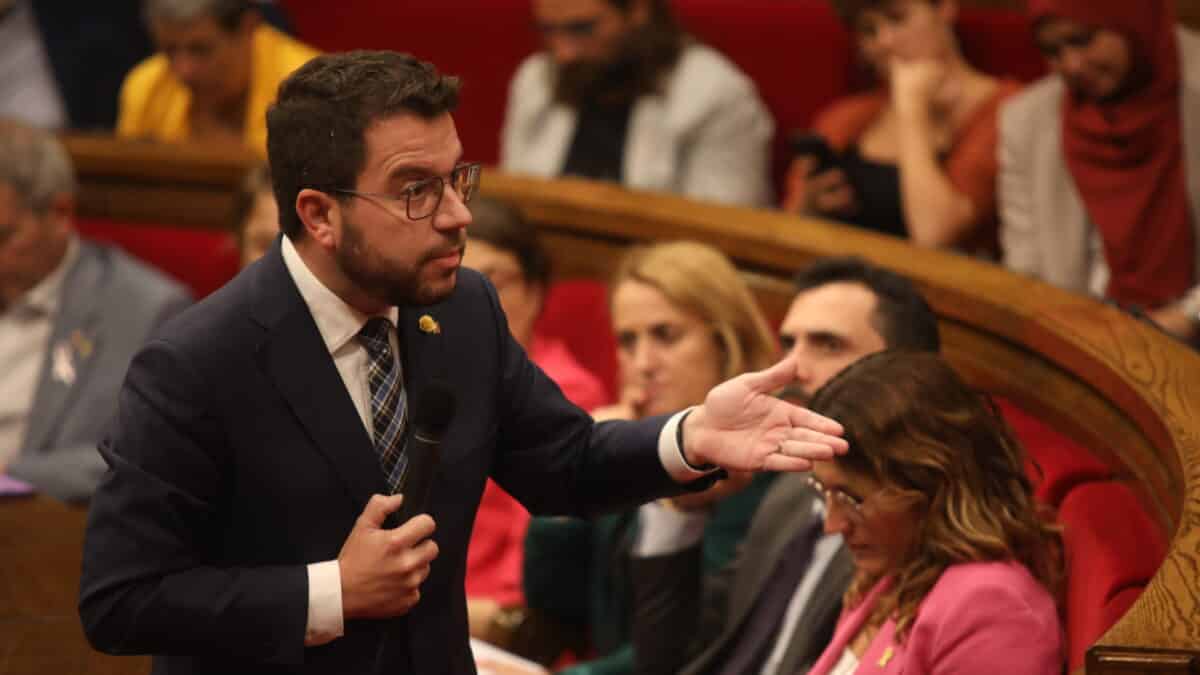 Aragonès se estrella con su debilidad parlamentaria en el primer pleno