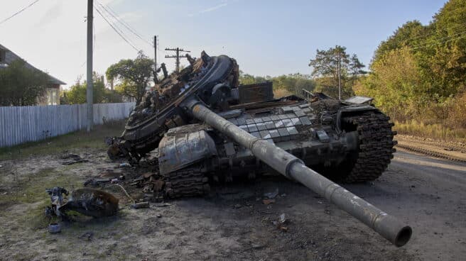 Blindado destrozado cerca de Izium Invasión rusa de Ucrania
