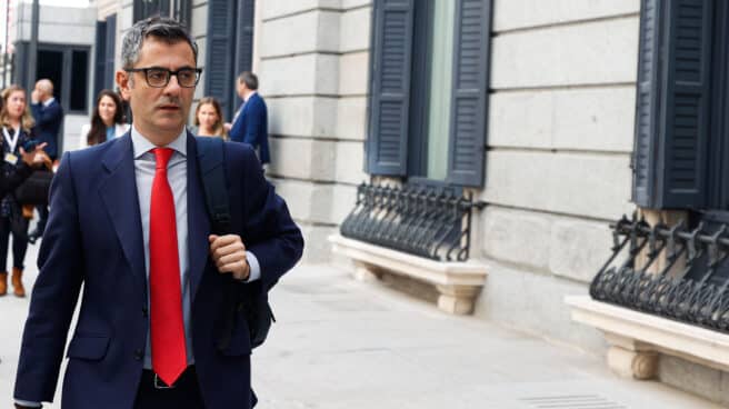 El Pleno del Congreso de los Diputados celebra la primera jornada del debate de totalidad del proyecto de Presupuestos Generales del Estado de 2023 MADRID, 26/10/2022.- El ministro de Presidencia, Félix Bolaños, en el exterior del Congreso donde este miércoles se celebra primera jornada del debate de totalidad del proyecto de Presupuestos Generales del Estado de 2023. EFE/Javier Lizon