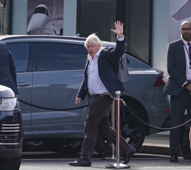 La renuncia de Boris Johnson deja el camino despejado para que Sunak suceda a Truss