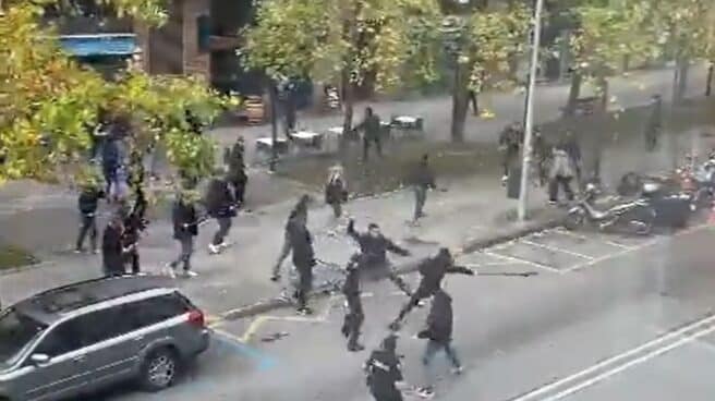 Batalla campal entre ultras de Osasuna y Valladolid en Pamplona Batalla campal entre ultras de Osasuna y Valladolid en Pamplona