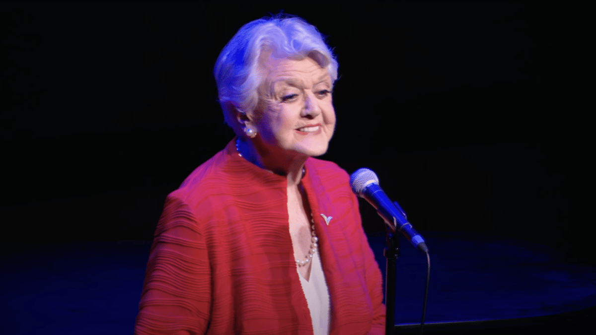 Muere a los 96 años Angela Lansbury, la icónica actriz de 'Se ha escrito un crimen'