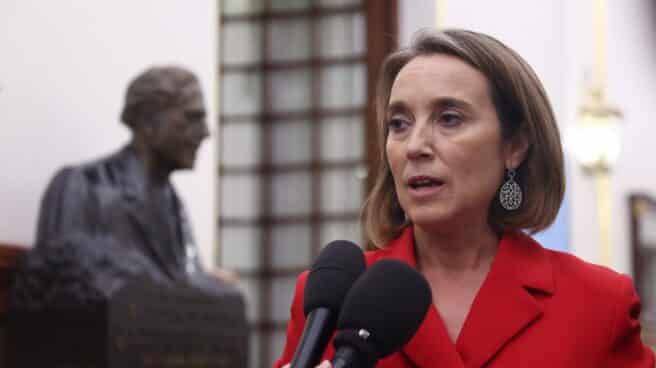 La portavoz del PP en el Congreso, Cuca Gamarra, en los pasillos aledaños al hemiciclo tras la última sesión de control al Gobierno La portavoz del PP en el Congreso, Cuca Gamarra, en los pasillos aledaños al hemiciclo tras la última sesión de control al Gobierno