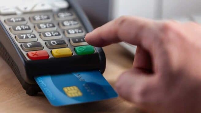 Pago con un datáfono. Pago con un datáfono.