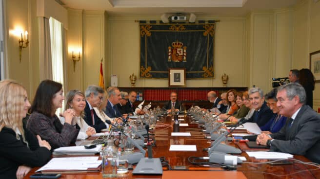 Rafael Mozo, nuevo presidente del CGPJ, junto al resto de vocales. Rafael Mozo, nuevo presidente del CGPJ, junto al resto de vocales.