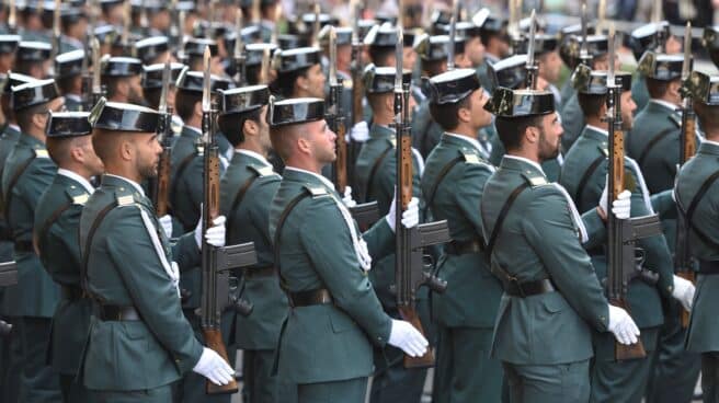 Guardias civiles en formación durante un acto oficial del Cuerpo.