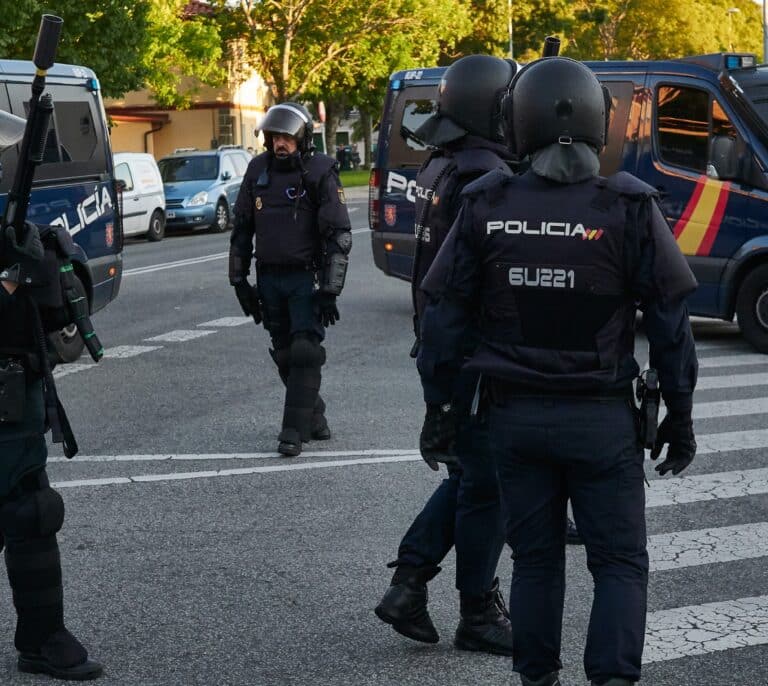 Dos personas atracan a punta de pistola una oficina bancaria de Vigo y dejan a 5 personas maniatadas