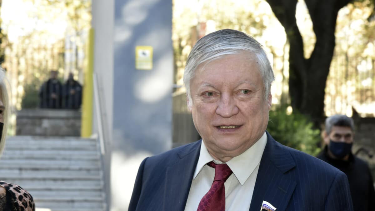 El excampeón mundial de ajedrez Anatoli Karpov.