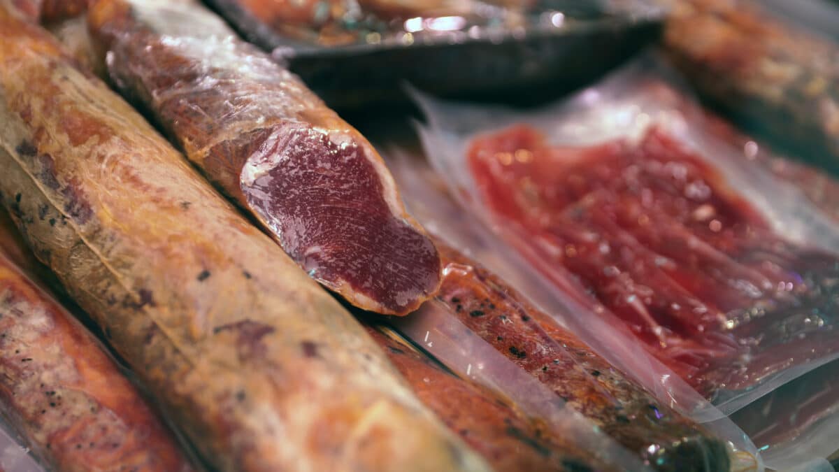 Embutidos en el Mercado de San Isidro