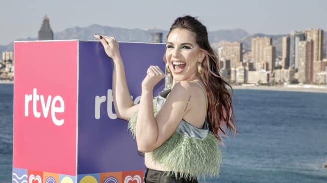 La presentadora del Benidorm Fest, Inés Hernand, posa en una rueda de prensa, el día que se celebra la primera semifinal del Benidorm Fest 2022