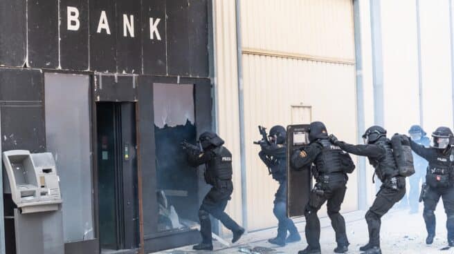 policia-requisitos-fisicos-acceso-geo Un grupo de agentes del GEO realiza una demostración en la base operativa de esta unidad, en Guadalajara.