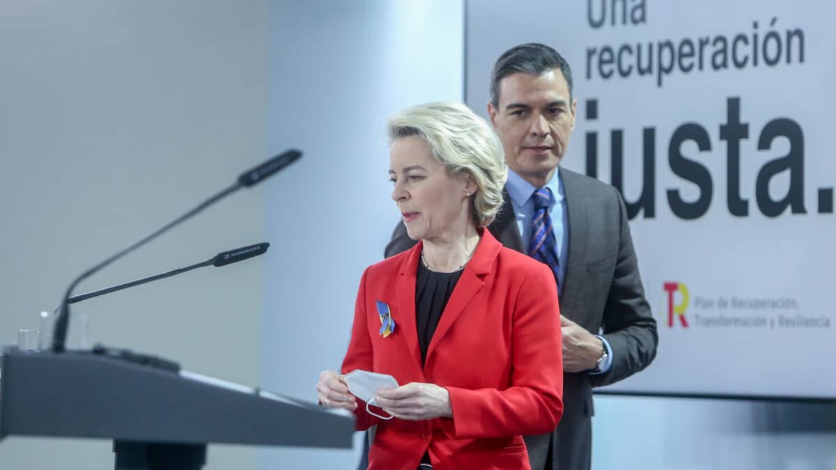 La presidenta de la Comisión Europea, Ursula von der Leyen, y el presidente del Gobierno, Pedro Sánchez