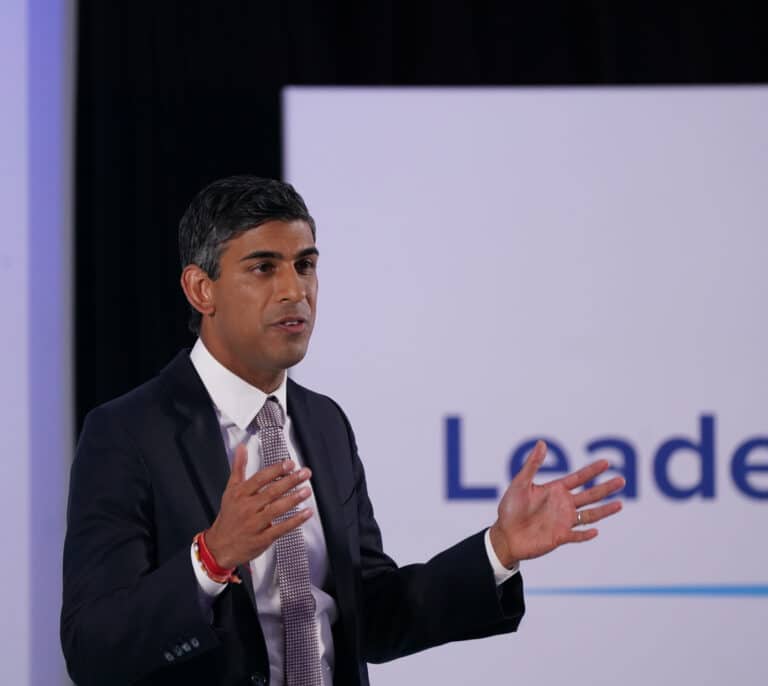 Rishi Sunak anuncia oficialmente su candidatura para suceder a Liz Truss