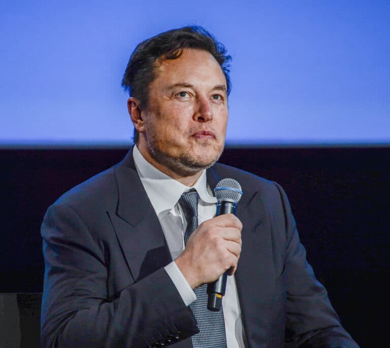 Elon Musk insiste en la compra de Twitter y la compañía se dispara en Bolsa