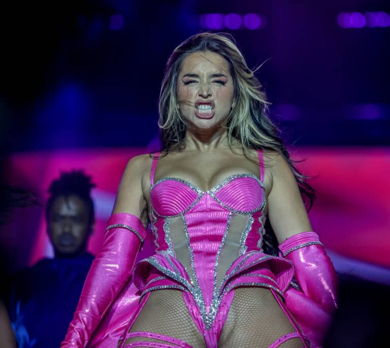Si no pagamos por canciones, ¿cómo ganan dinero los artistas?