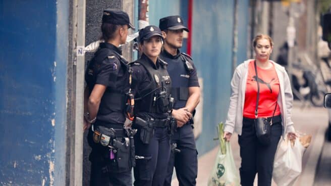 La Policía inspecciona la casa donde residía con su pareja Juana Canal, la mujer desaparecida hace 19 años ley mordaza