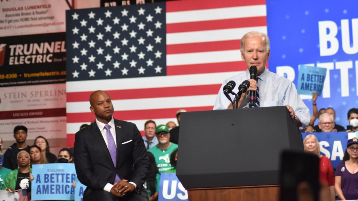 Biden promete "consecuencias" para Arabia Saudí por el recorte en la producción de petróleo