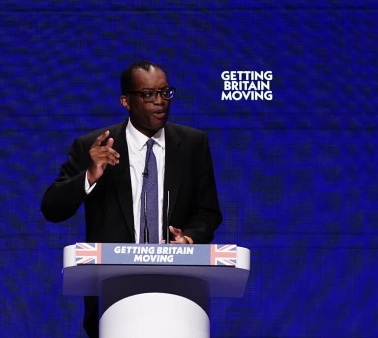 Truss sacrifica a su ministro de Economía tras el fracaso en la reforma fiscal