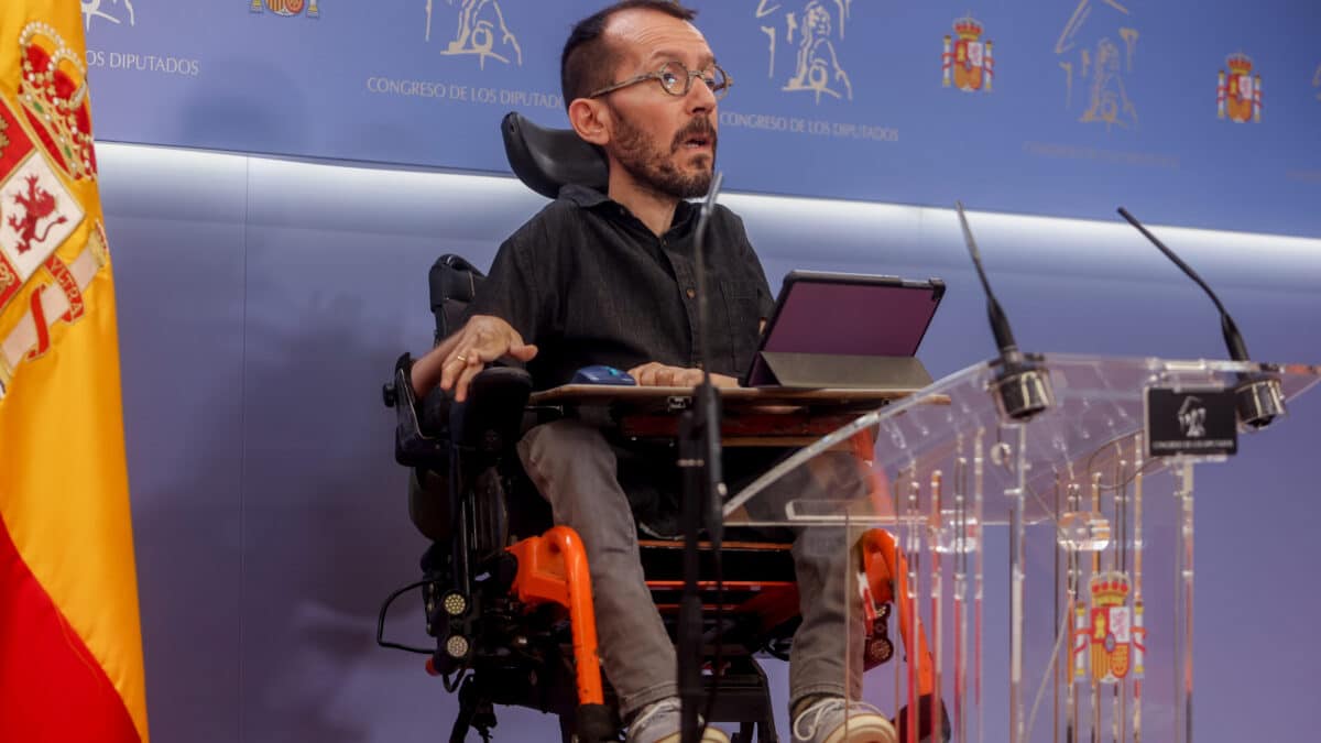 El portavoz de Unidas Podemos en el Congreso, Pablo Echenique, ofrece una rueda de prensa previa a la Junta de Portavoces