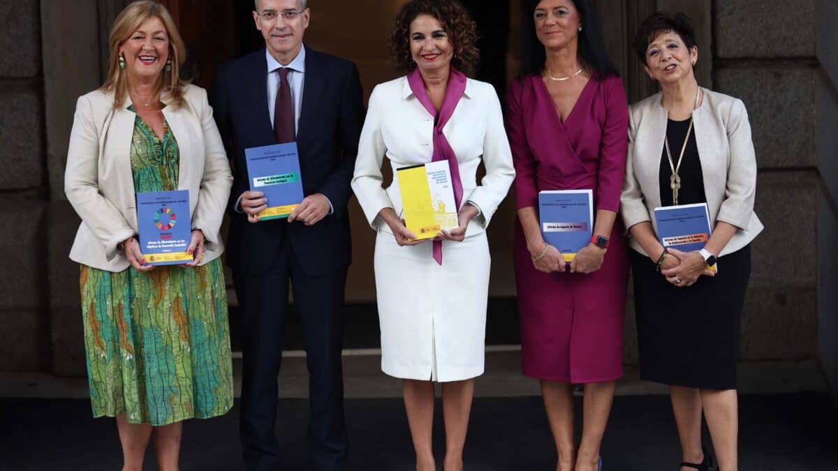 La ministra de Hacienda, María Jesús Montero, junto con los secretarios de Estado de su departamento.