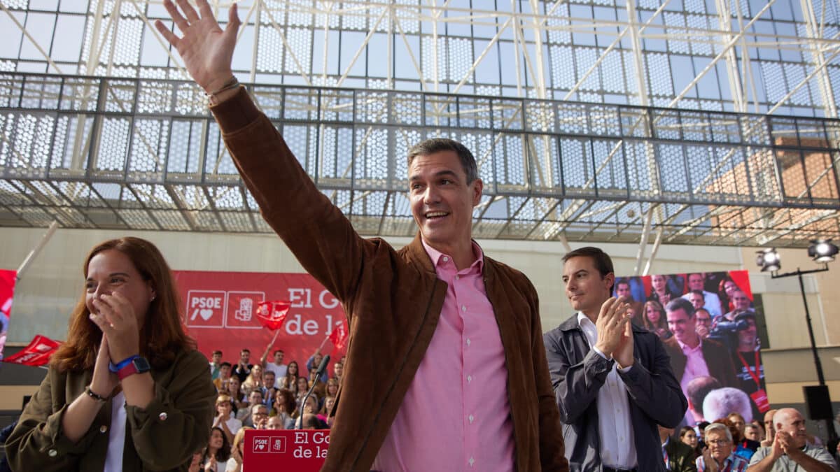 Sánchez no hace caso a las encuestas adversas del PSOE y asegura estar centrado en los PGE