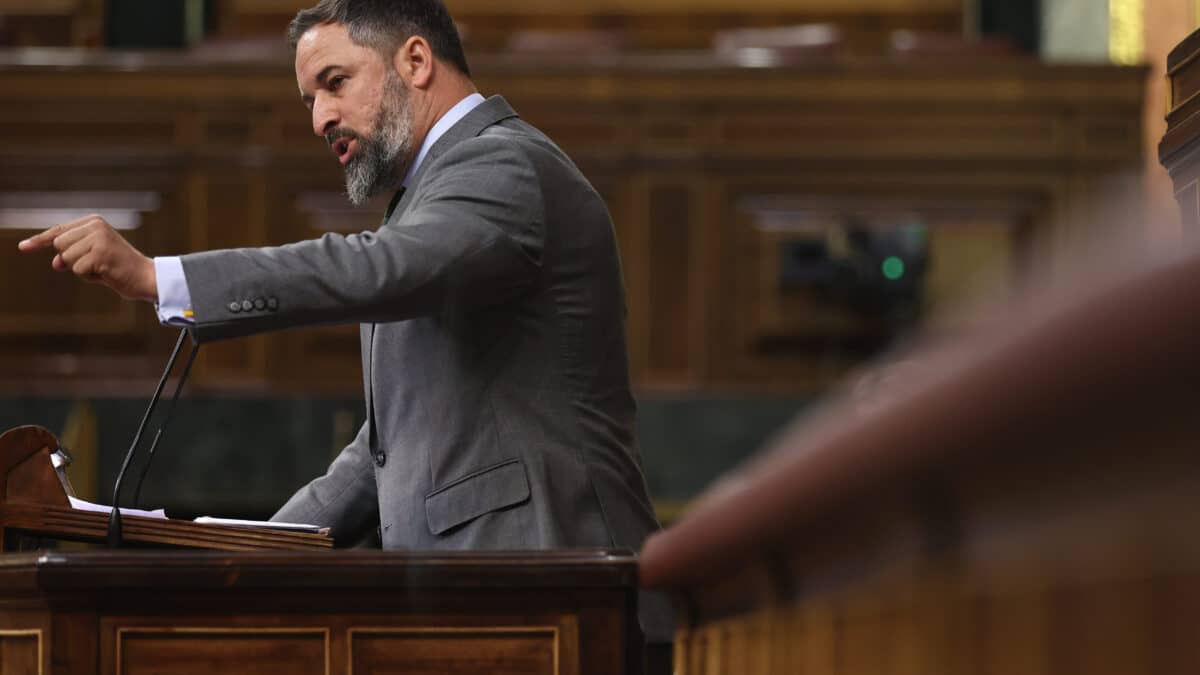 Vox demora su entrada al Congreso e interrumpe a Sánchez en protesta por su retraso ante el Rey en el desfile