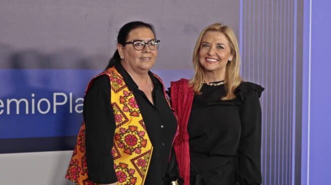 Quién es Inmaculada Casal, la mujer de María del Monte MARÍA DEL MONTE CON INMACULADA CASAL EN LOS PREMIOS PLANETA 2022