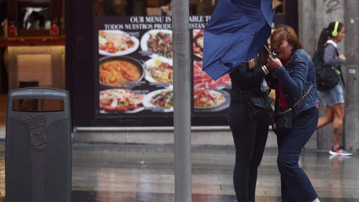 Béatrice dejará en alerta a 25 provincias este domingo por fuertes rachas de viento y lluvia