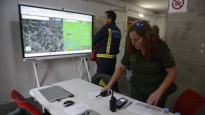 Mando instalado para coordinar el dispositivo de búsqueda de la avioneta, en A Gudiña, Ourense, Galicia (España).