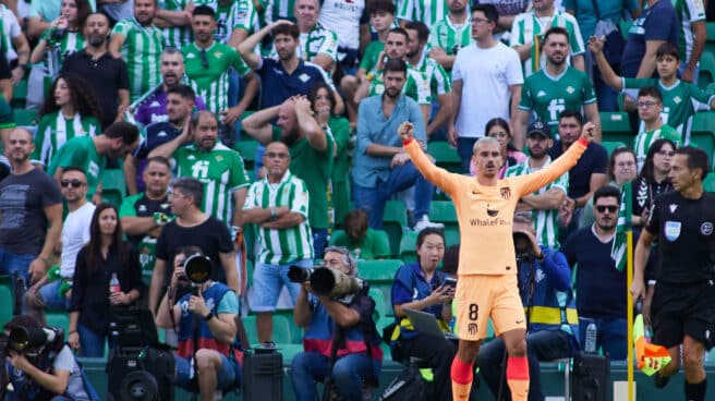 Antoine Griezmann celebra un gol en el Benito Villamarín este domingo