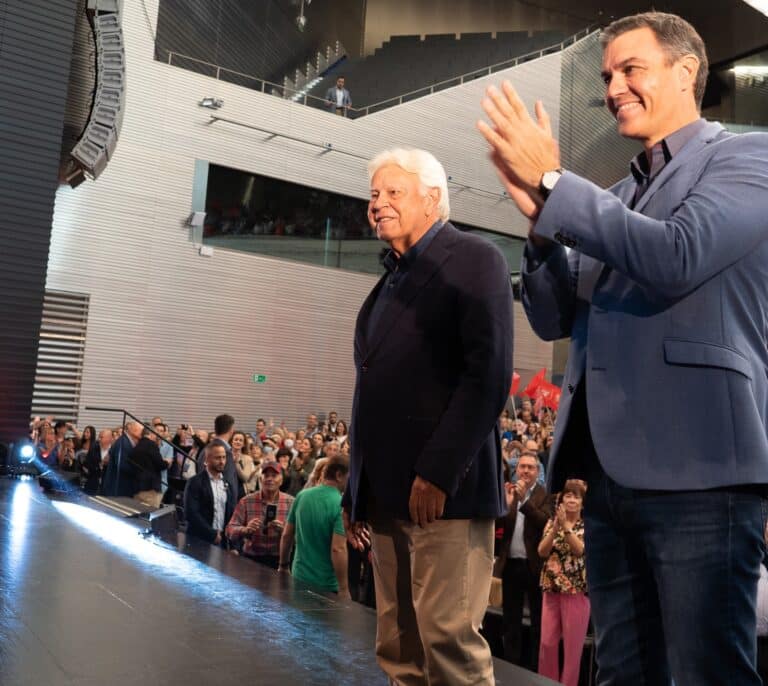 Sánchez y González firman una tregua en Sevilla