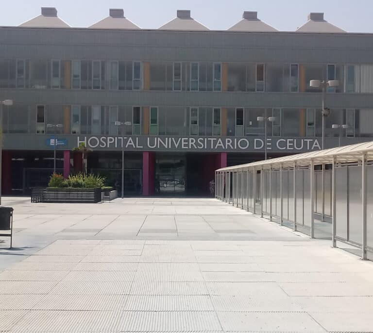 Una mujer en estado grave tras recibir un hachazo en la cabeza por una discusión vecinal