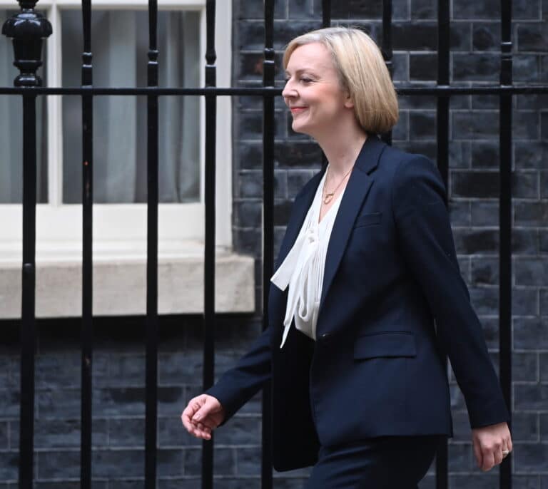 Caos en el Reino Unido: Liz Truss dimite tras 45 días en el poder