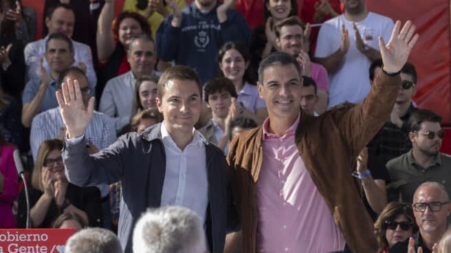 LobatoPedroSanchez_8oct2022 El secretario general del PSOE y presidente del Gobierno, Pedro Sánchez, participa en un acto en Getafe, acompañado por el secretario general del PSOE de Madrid y candidato a la Presidencia de la Comunidad de Madrid, Juan Lobato y la secretaria general del PSOE de Getafe y alcaldesa, Sara Hernández