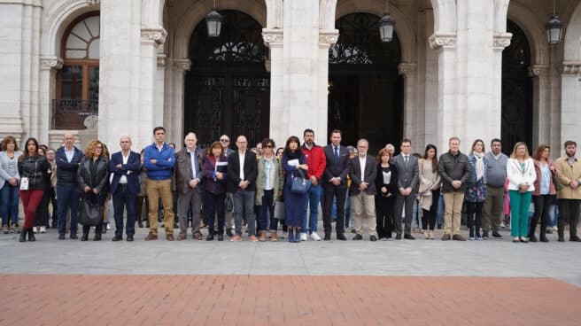 MINUTO-SILENCIO-VALLADOLID El Ayuntamiento de Valladolid guarda un minuto de silencio en repulsa por el crimen machista.