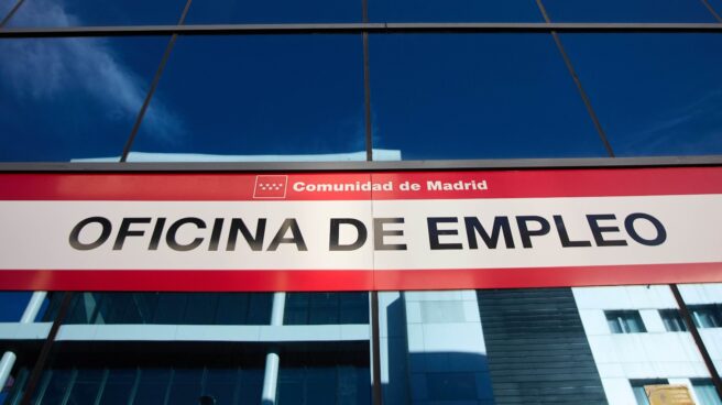 Oficina SEPE del paro Madrid Oficina del paro (SEPE) en Madrid, España, en la que se lee en su letrero "Oficina de empleo" debajo del logo de la Comunidad de Madrid