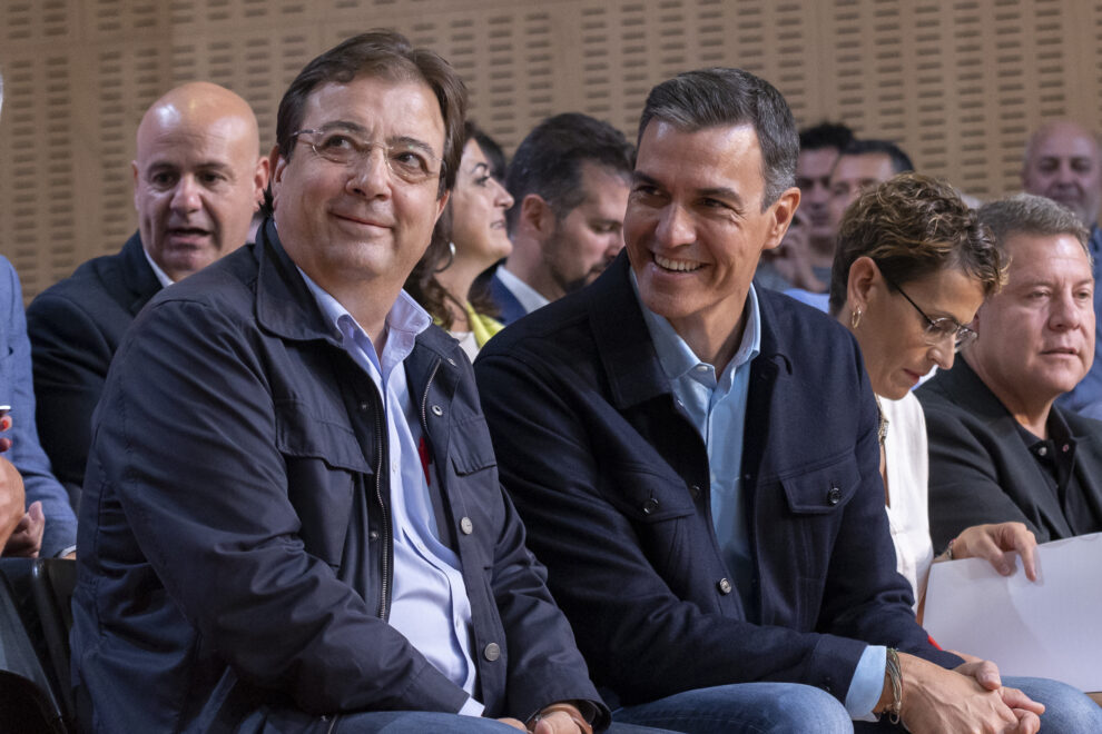 El secretario general del PSOE y presidente del Gobierno, Pedro Sánchez, junto a los presidentes Guillermo Fernández Vara (Extremadura), María Chivite (Navarra) y Emiliano García-Page (Castilla-La Mancha), el pasado 17 de septiembre de 2022 en Zaragoza.