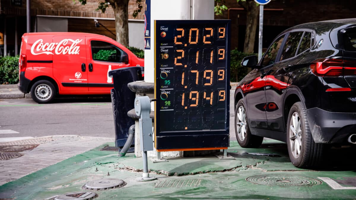 Precio de la gasolina en una imagen de archivo