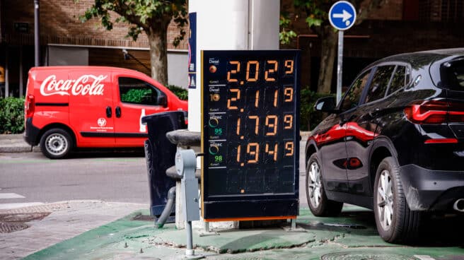 Precio de la gasolina en una imagen de archivo