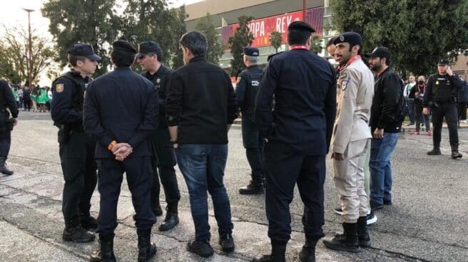 no-habra-policias-españoles-mundial-futbol-qatar Antidisturbios españoles y policías qataríes en el dispositivo de seguridad diseñado con motivo de la final de la Copa del Rey de Fútbol 2022, disputada el pasado mes de abril en el estadio sevillano de La Cartuja.