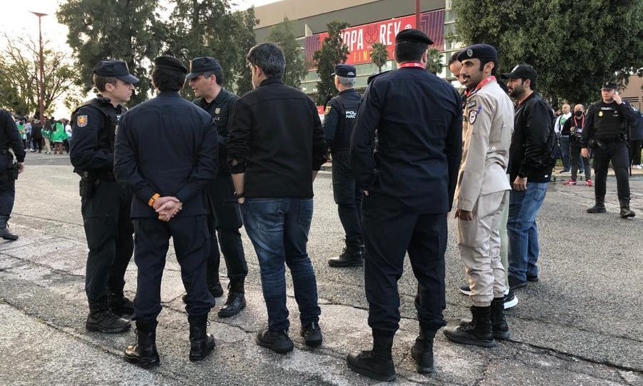 Antidisturbios españoles y policías qataríes en el dispositivo de seguridad diseñado con motivo de la final de la Copa del Rey de Fútbol 2022, disputada el pasado mes de abril en el estadio sevillano de La Cartuja.