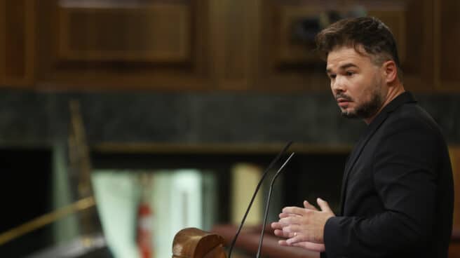 MADRID, 13/10/2022.- El portavoz de ERC, Gabriel Rufián en la sesión de este jueves en el Congreso donde comparece el presidente del Gobierno para informar de las medidas económicas y sociales adoptadas ante la crisis provocada por la guerra en Ucrania y para dar cuenta de la reunión del último Consejo Europeo. EFE/ Javier Lizón