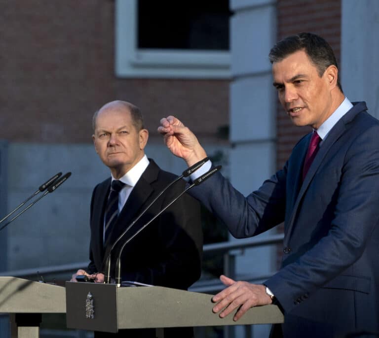 Sánchez y Scholz forjan una "relación especial" mientras arrecian las críticas al plan de ayudas alemán