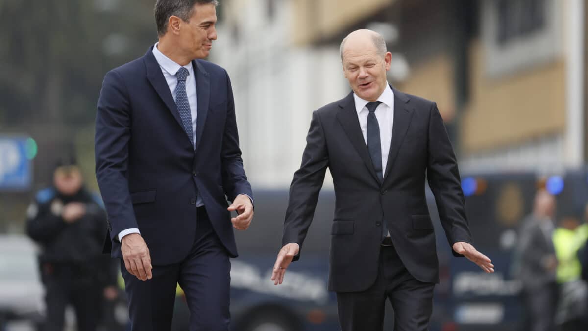 Pedro Sánchez (i) y Olaf Scholz en La Coruña