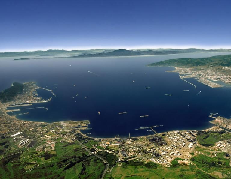Cepsa y el Puerto de Róterdam prevén poner en marcha en 2027 un corredor de hidrógeno verde hasta Algeciras