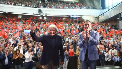 Pedro Sánchez acusa al PP de ser un partido anticonstitucional en el homenaje a Felipe González