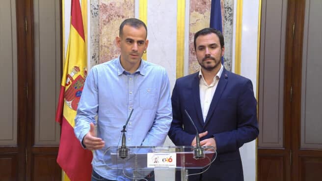 alberto_garzon_miguel_angel_bustamante_diputados_unidos_podemos_presentan El diputado de Unidas Podemos, Miguel Ángel Bustamante, junto a Alberto Garzón.