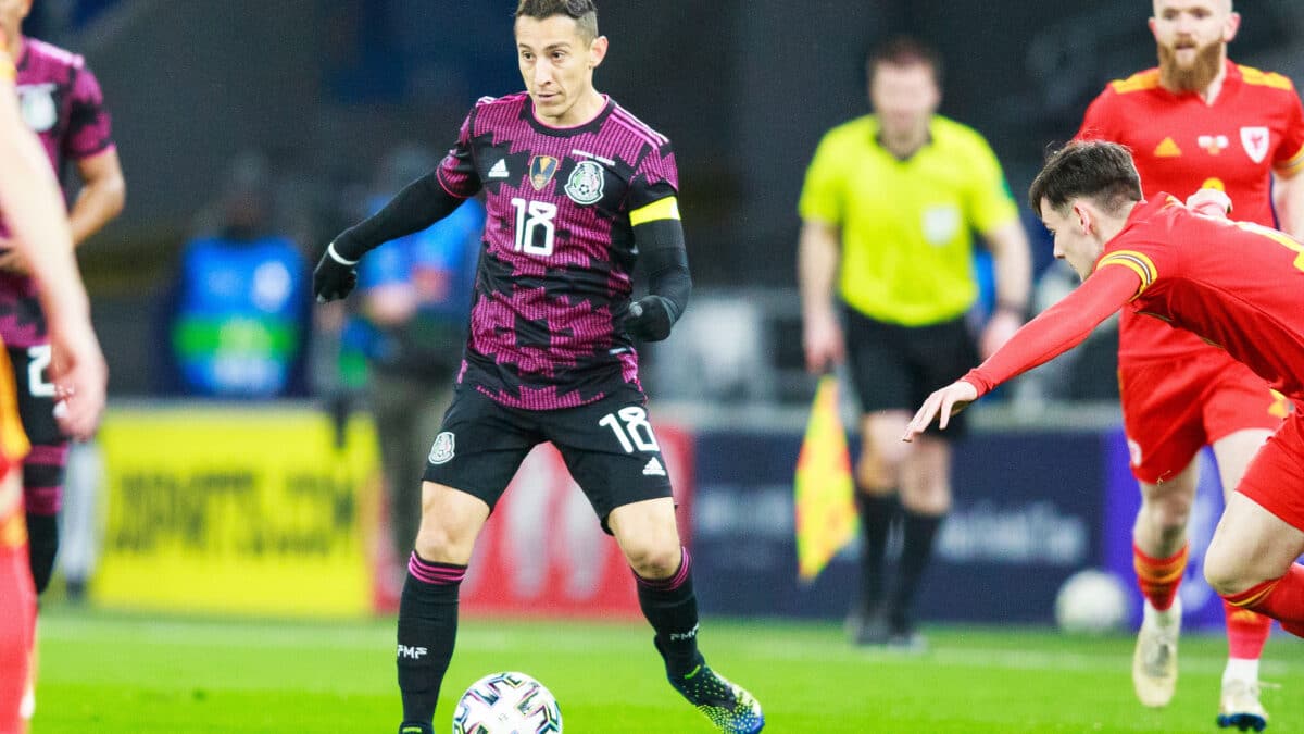 Andrés Guardado, durante un amistoso internacional entre México y Gales.