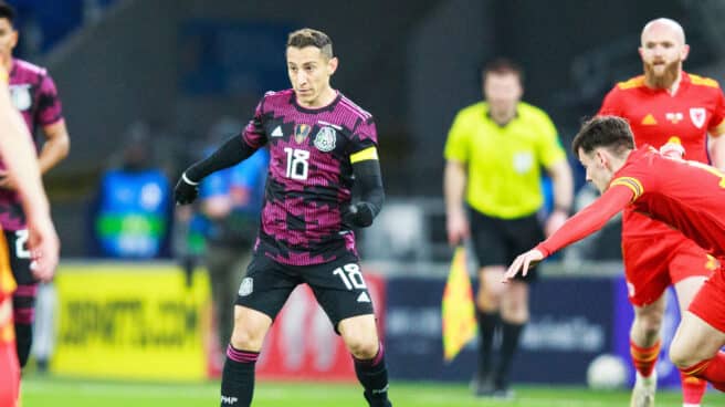 Andrés Guardado, durante un amistoso internacional entre México y Gales.